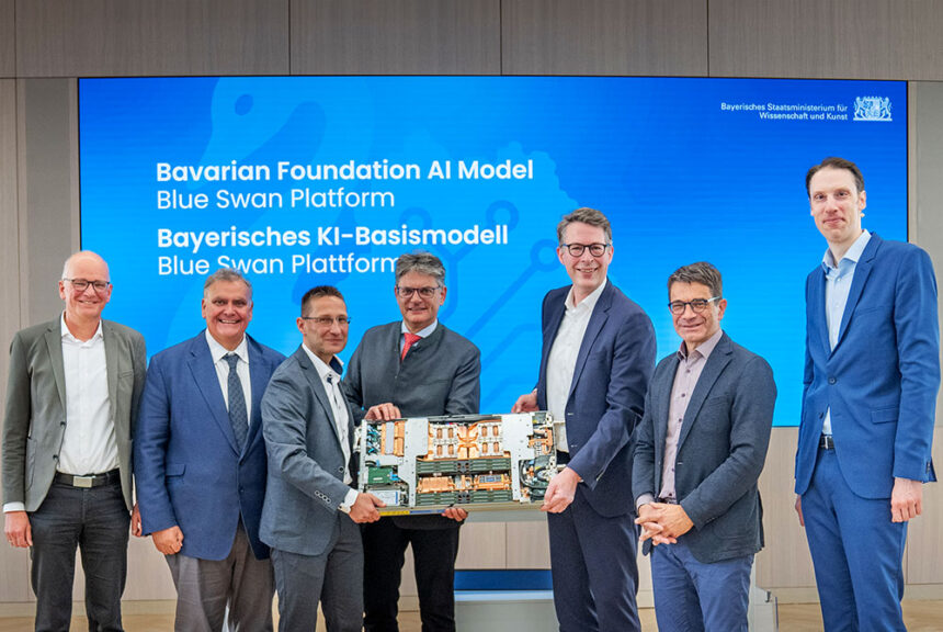 Blume und NVIDIA Vize Präsident Rod Evans mit weiteren Personen, © Axel König, StMWK