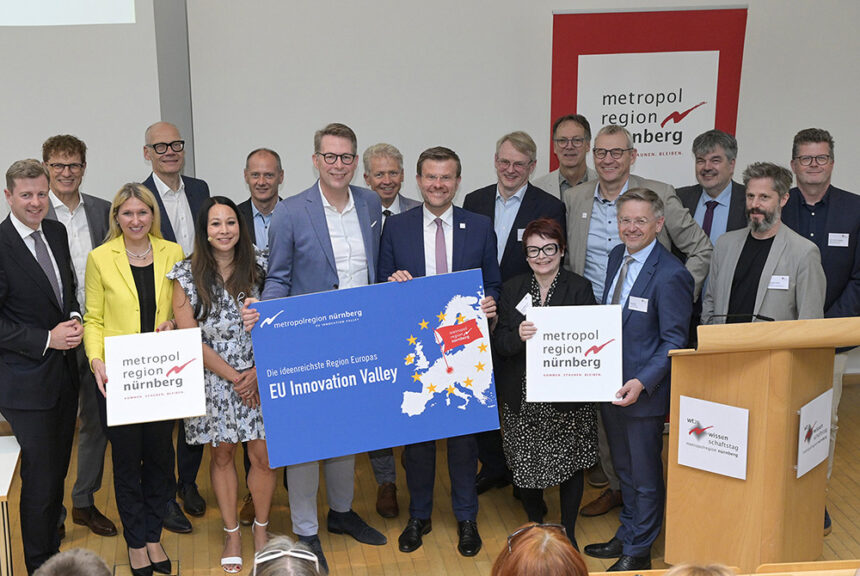 Zur Seite des Wissenschaftstags 2026 – Gruppenfoto der Teilnehmenden der Metropolregion Nürnberg