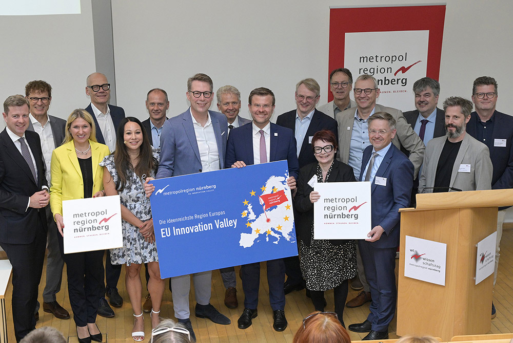 Zur Seite des Wissenschaftstags 2026 – Gruppenfoto der Teilnehmenden der Metropolregion Nürnberg