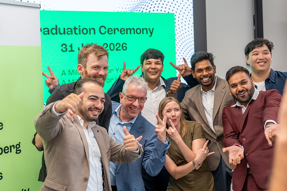 Graduates and the UTN team pose cheerfully at the graduation ceremony on July 31, 2026.